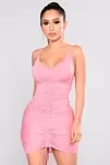 Плаття Fashion Nova Shanghai Ruched Dress &mdash; Pink вечірнє обтисле стрейч обтягувальне весна-літо з вирізом - 4
