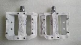 Педалі магнієві Primo Stricker (19-186) magnesium platform , Cr-Mo ось,білі