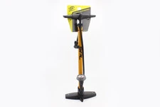 Насос ручной "напольный" с манометром 160 psi/11 bar, под штуцера Schrader&Presta, жёлтый SPM-155P