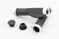 Ручки руля 130мм с зажимом Lock-On с двух сторон, эргономичные, чёрно-белые