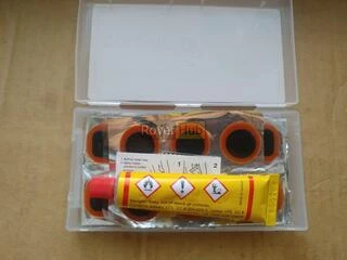 Латки Thumbs Up Maxi (24x35мм-12шт. 25мм-6шт. 32х50мм-6шт.) + клей 20мл, пластиковая коробка