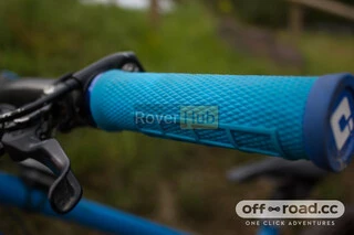 Грипси ODI Elite Motion, V2.1 Lock-On, Cyan Blue w/Black Clamp, сині із синіми замками