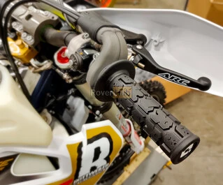 Мото Гріпси ODI MX V2 Lock-On; Rogue Grip - Soft Grey