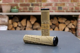 Грипси ODI Reflex v2.1 Lock-On MTB Closed End 135mm Army Green