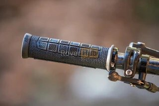 Грипси ODI Elite Pro, V2.1 Lock-On Yeti Edition