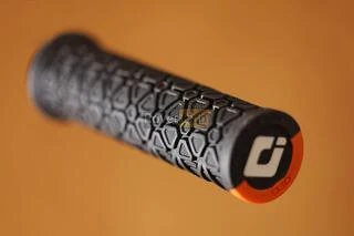 Гріпси ODI Vanquish, v2.1 Lock-On, MTB, Closed End Black