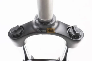 Вилка 26" амортизаційна, без різьби 1-1/8" (28,6мм), шток 255мм, з ходом 100мм, Disk-brake, Preload, алюмінієва, чорна XCE 28