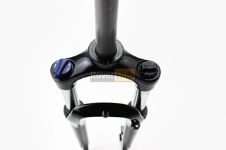 Вилка 26" амортизаційна, без різьби 1-1/8" (28,6мм), шток 255мм, з ходом 100мм, Disk-brake, пружинно-оливна, Lockout, алюмінієва,