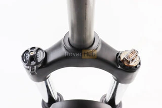 Вилка 27,5" амортизаційна, без різьби 1-1/8" (28,6мм), шток 205мм, з ходом 100мм, Disk-brake, M Lockout, алюмінієва, чорна BLOOKE