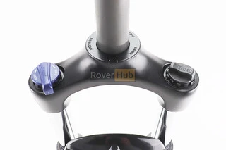 Вилка 27,5" амортизаційна, без різьби 1-1/8" (28,6мм), шток 250мм, з ходом 100мм, Disk-brake, пружинно-оливна, Lockout,